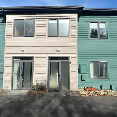 Luxury 3 Bed Overlooking River Erne Marina *