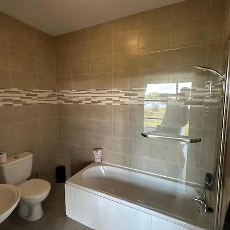 Luxury 3 Bed Overlooking River Erne Marina *