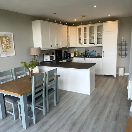 Luxury 3 Bed Overlooking River Erne Marina *