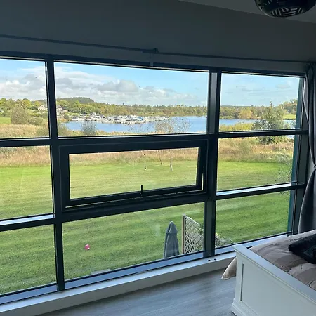 Luxury 3 Bed Overlooking River Erne Marina