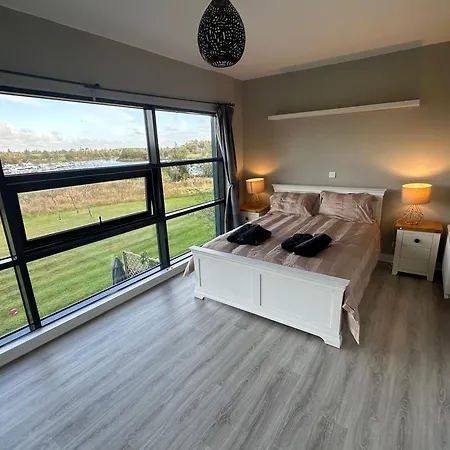 Luxury 3 Bed Overlooking River Erne Marina Nyaraló Belturbet