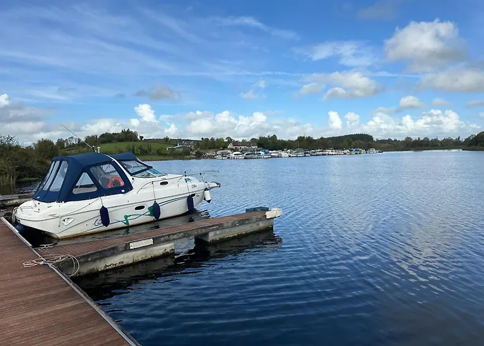 Luxury 3 Bed Overlooking River Erne Marina 度假居 贝尔特比特