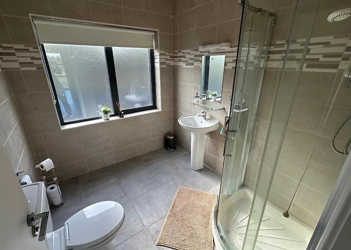 Luxury 3 Bed Overlooking River Erne Marina 贝尔特比特