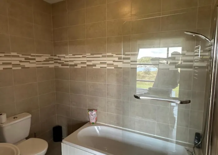 Luxury 3 Bed Overlooking River Erne Marina *