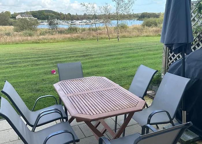 Luxury 3 Bed Overlooking River Erne Marina 度假居 *