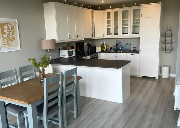 Luxury 3 Bed Overlooking River Erne Marina *