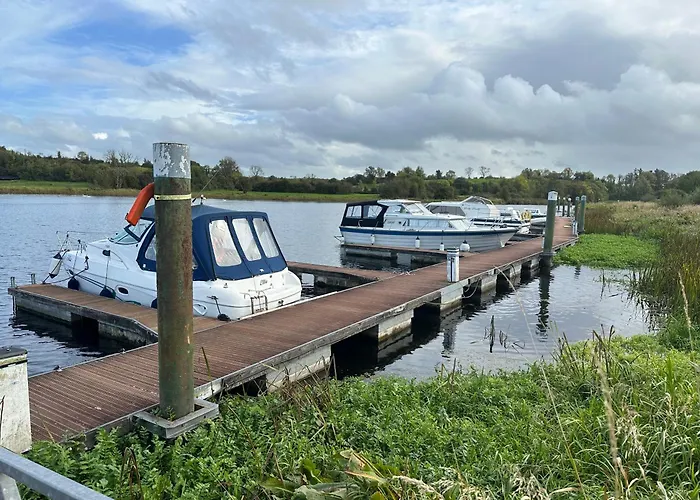 Luxury 3 Bed Overlooking River Erne Marina 贝尔特比特