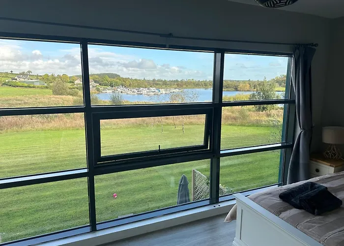 Luxury 3 Bed Overlooking River Erne Marina